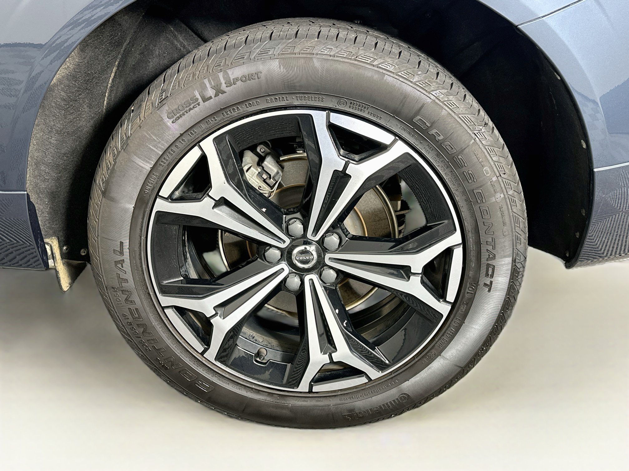 Used 2022 Volvo XC60 B5 Momentum AWD/4WD image 11