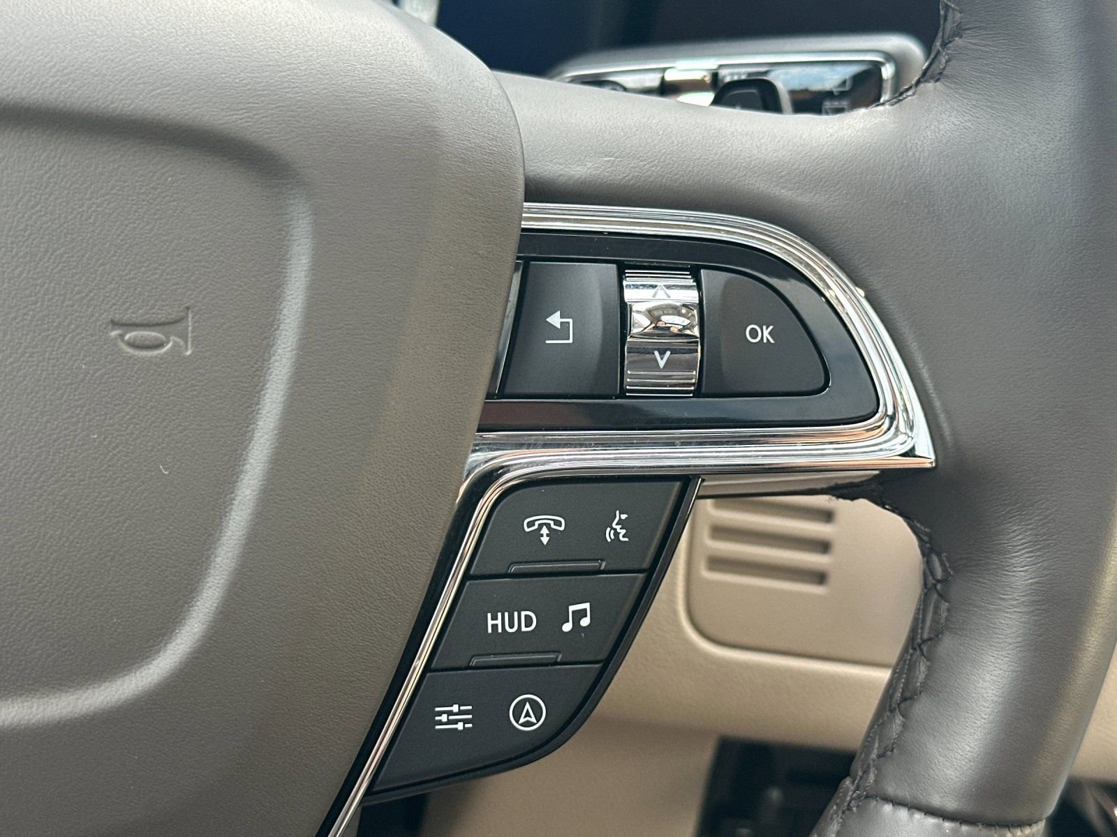 Used 2024 Lincoln Navigator L Reserve AWD/4WD image 31