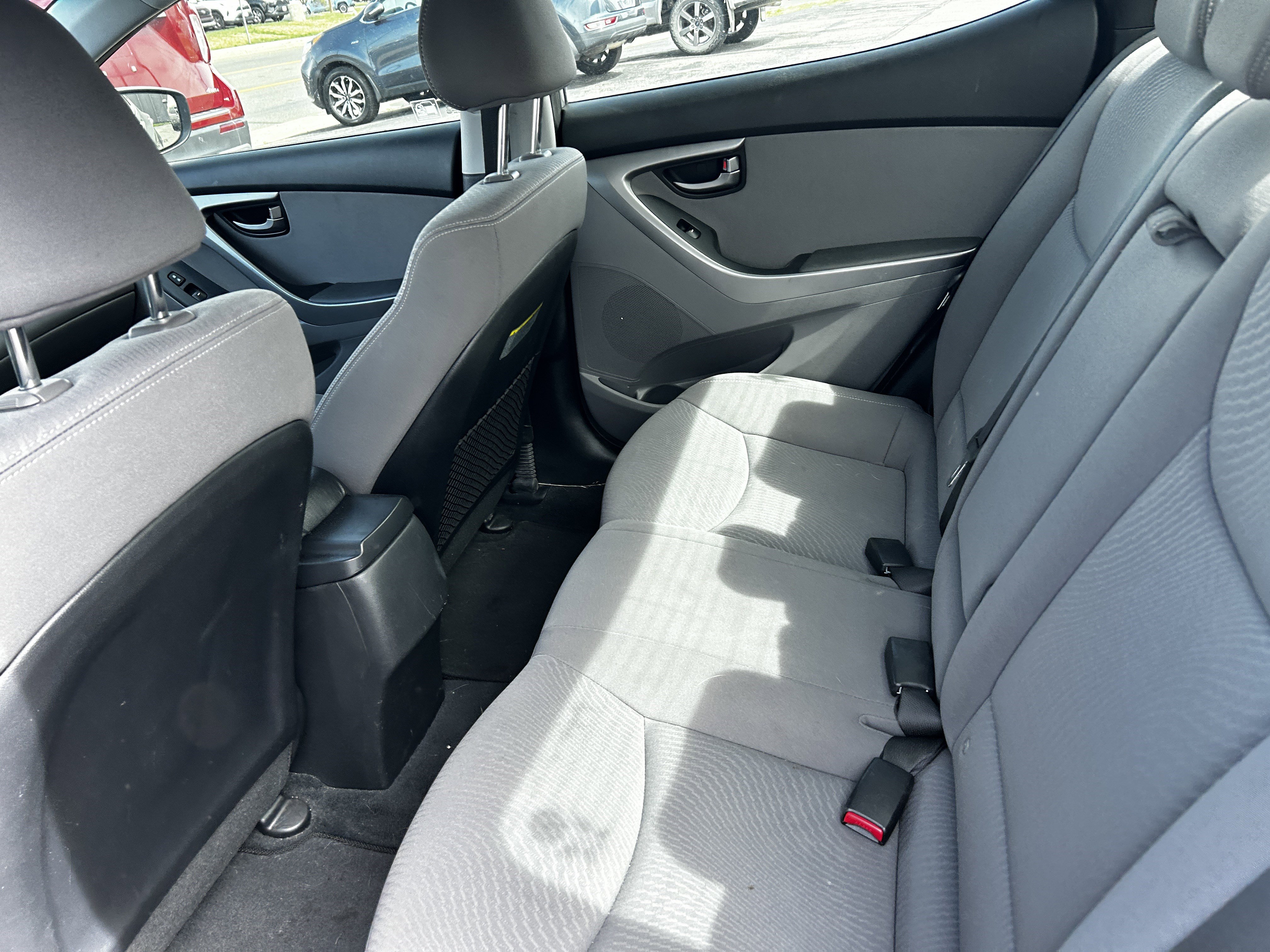 Used 2014 Hyundai Elantra SE w/ Option Group 02 FWD image 10