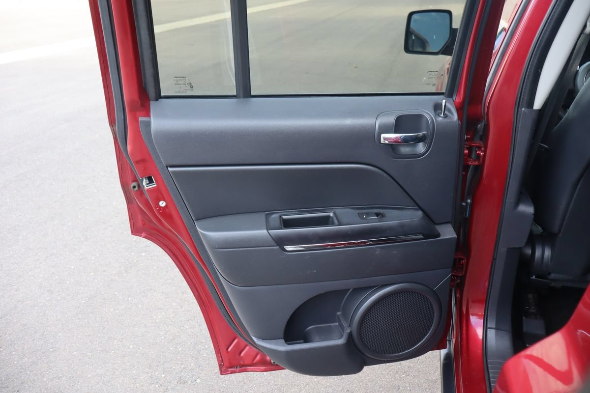 Used 2015 Jeep Patriot Limited w/ Sun/Sound Group FWD image 24
