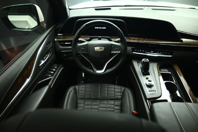 Used 2023 Cadillac Escalade Sport Platinum w/ LPO, ONYX Package AWD/4WD image 5