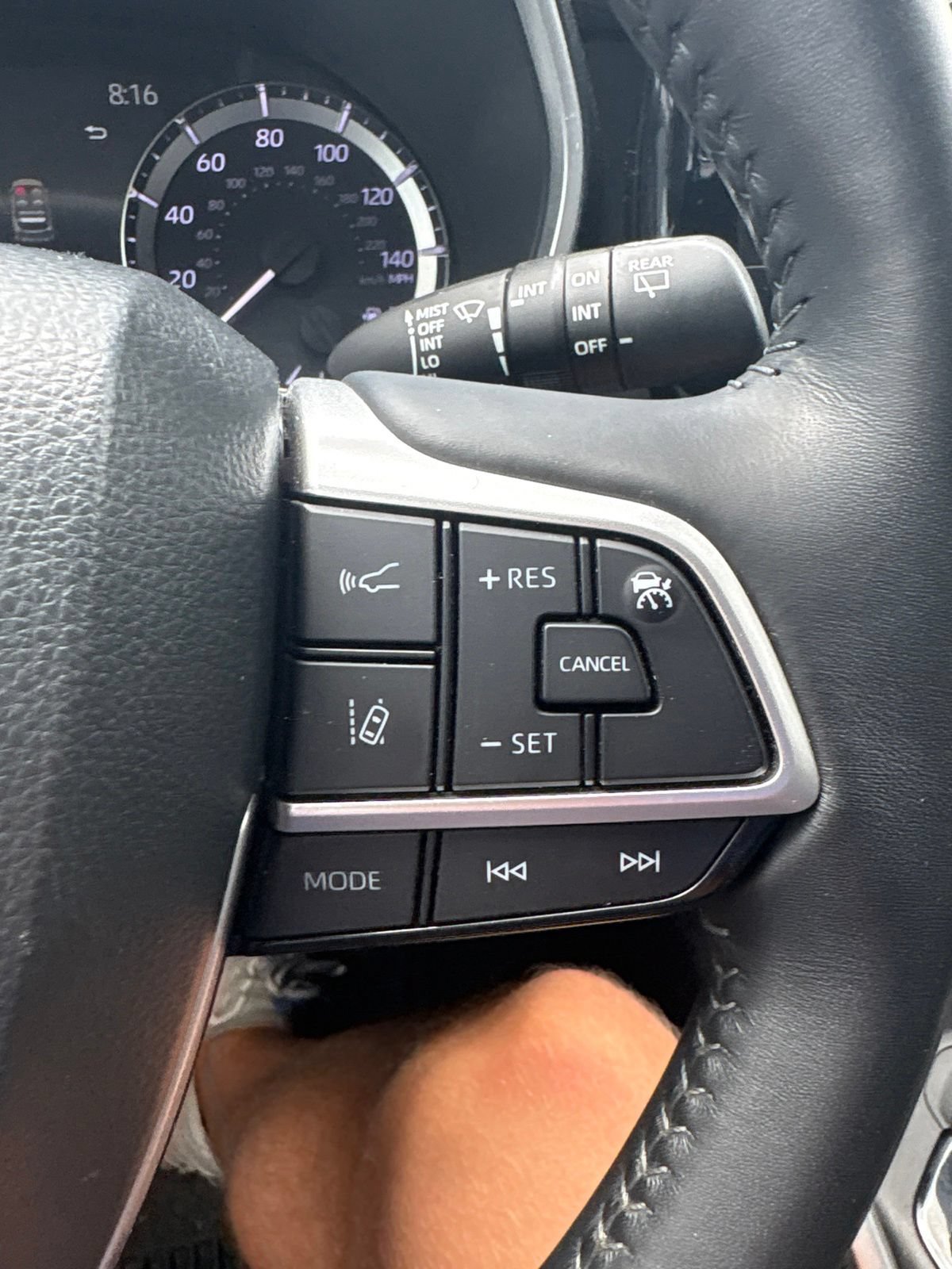 Used 2023 Toyota Highlander XLE FWD image 18