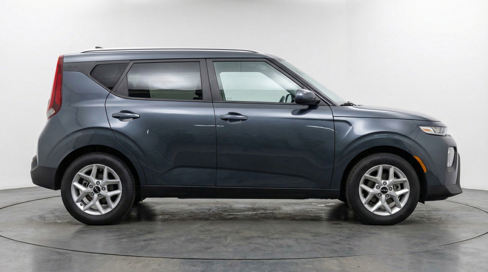 Used 2025 Kia Soul LX w/ LX Technology Package FWD image 11