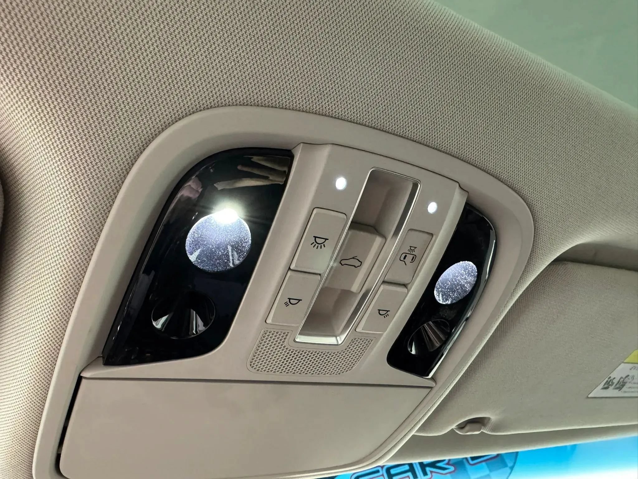 Used 2018 Kia Cadenza Limited FWD image 25