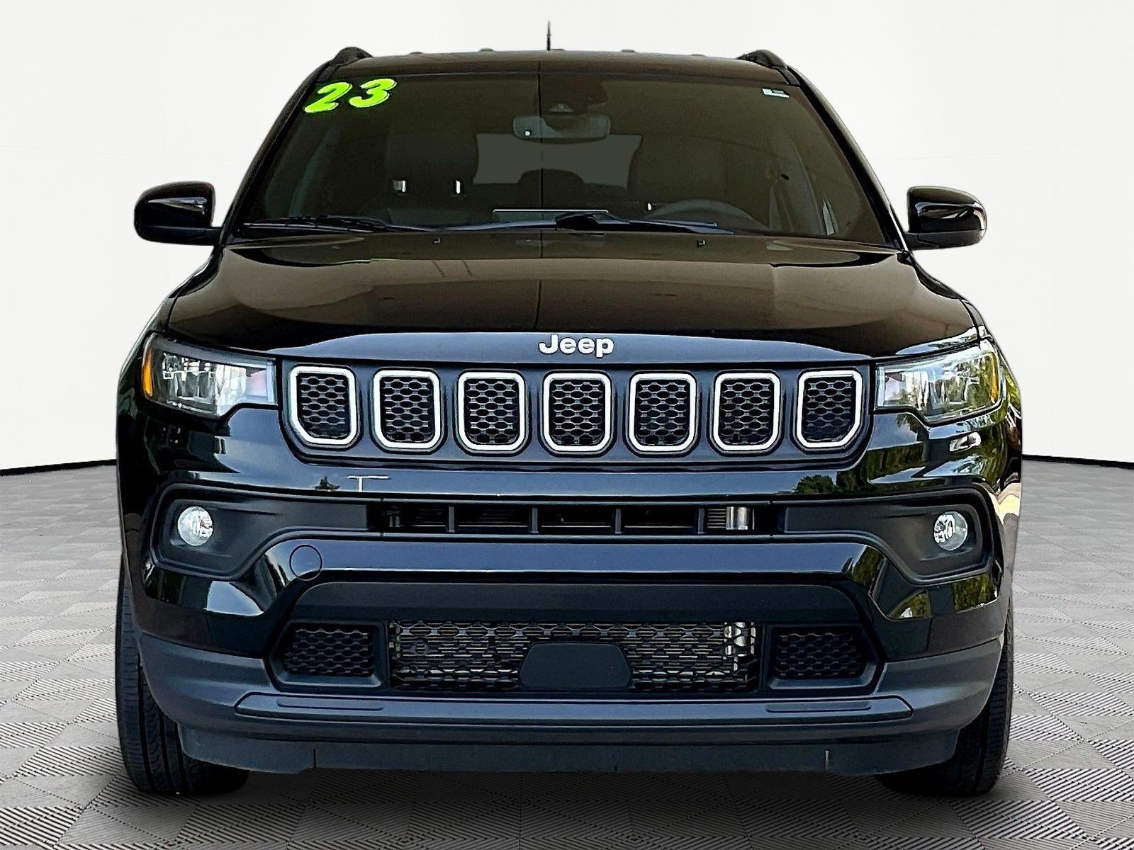 Used 2023 Jeep Compass Latitude AWD/4WD image 2