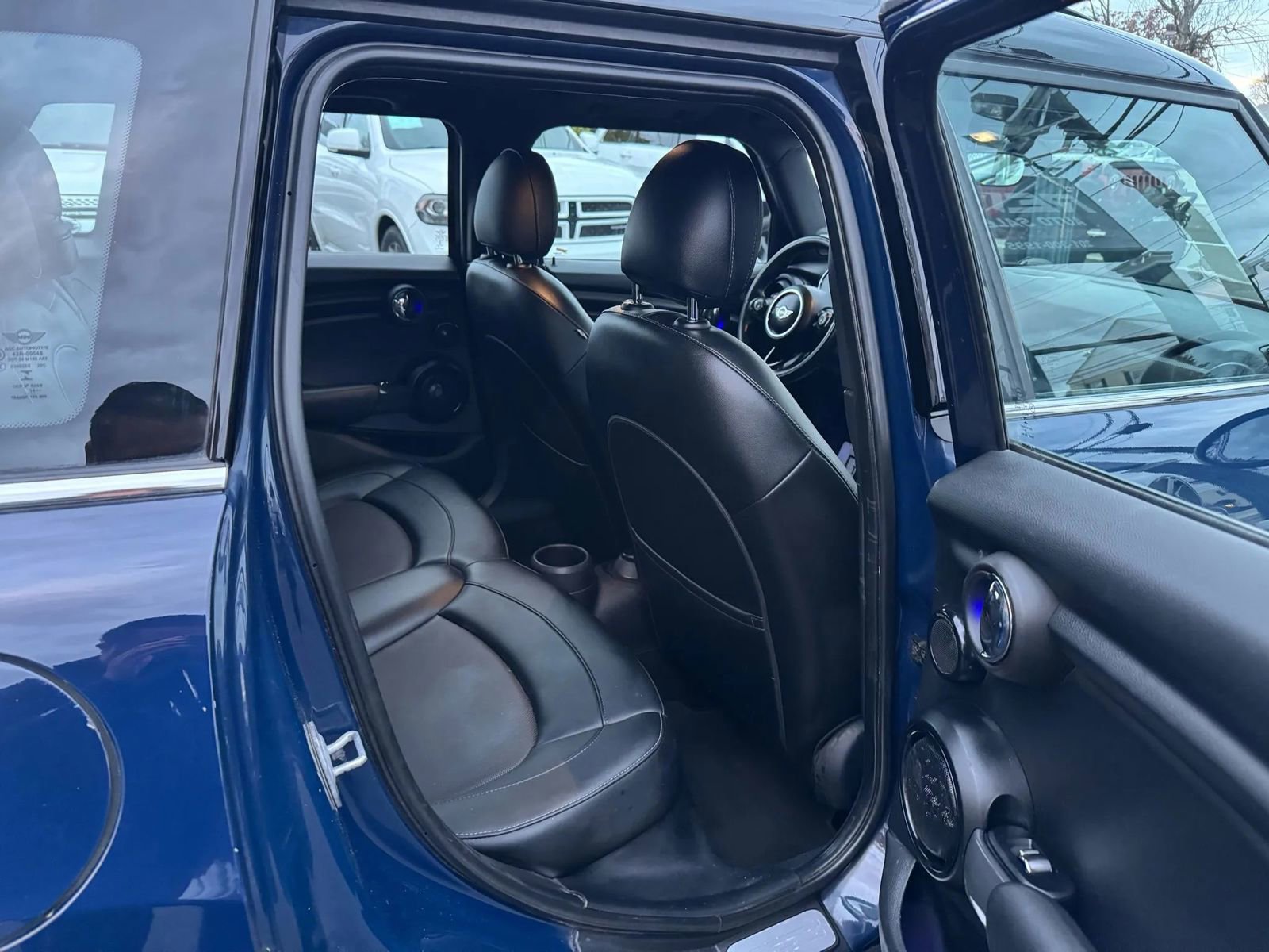 Used 2015 MINI Cooper 4-Door Hardtop image 22