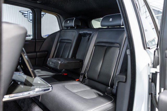 Used 2022 Rolls-Royce Cullinan Black Badge AWD/4WD image 57