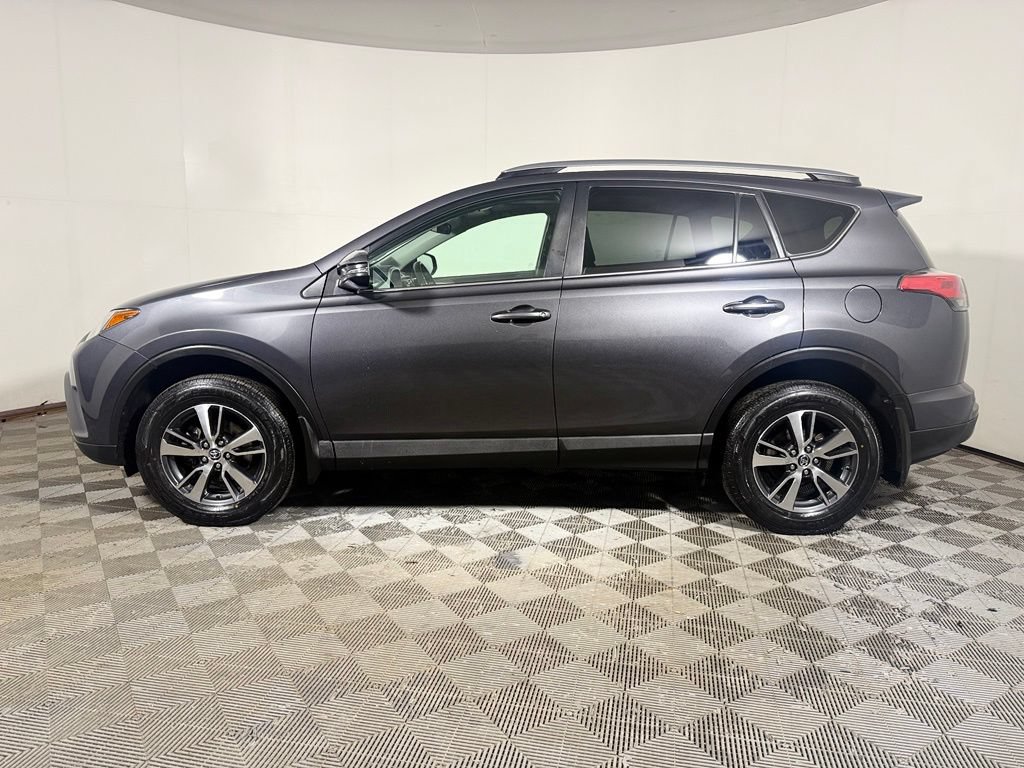 Used 2018 Toyota RAV4 XLE AWD/4WD image 3