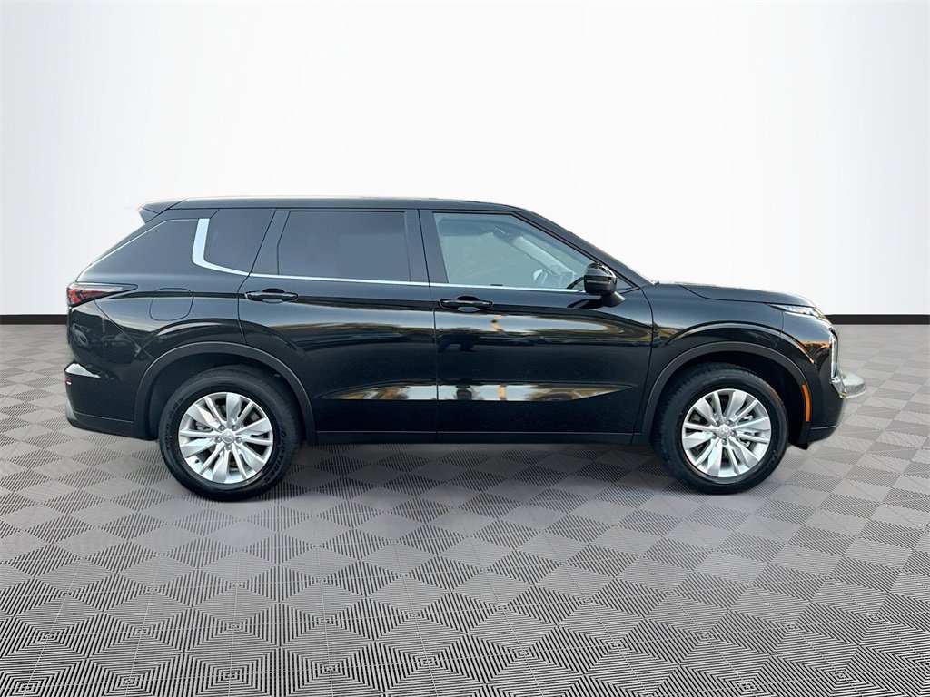 New 2026 Mitsubishi Outlander ES image 4