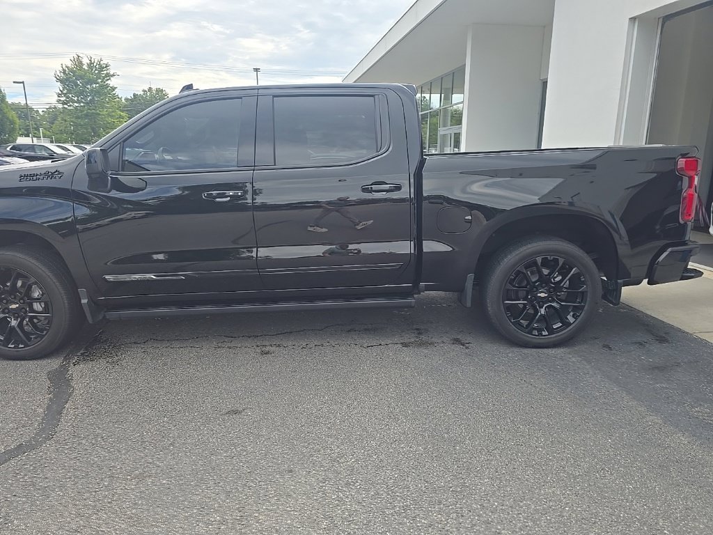 Used 2025 Chevrolet Silverado 1500 High Country w/ High Country Premium Package AWD/4WD image 5