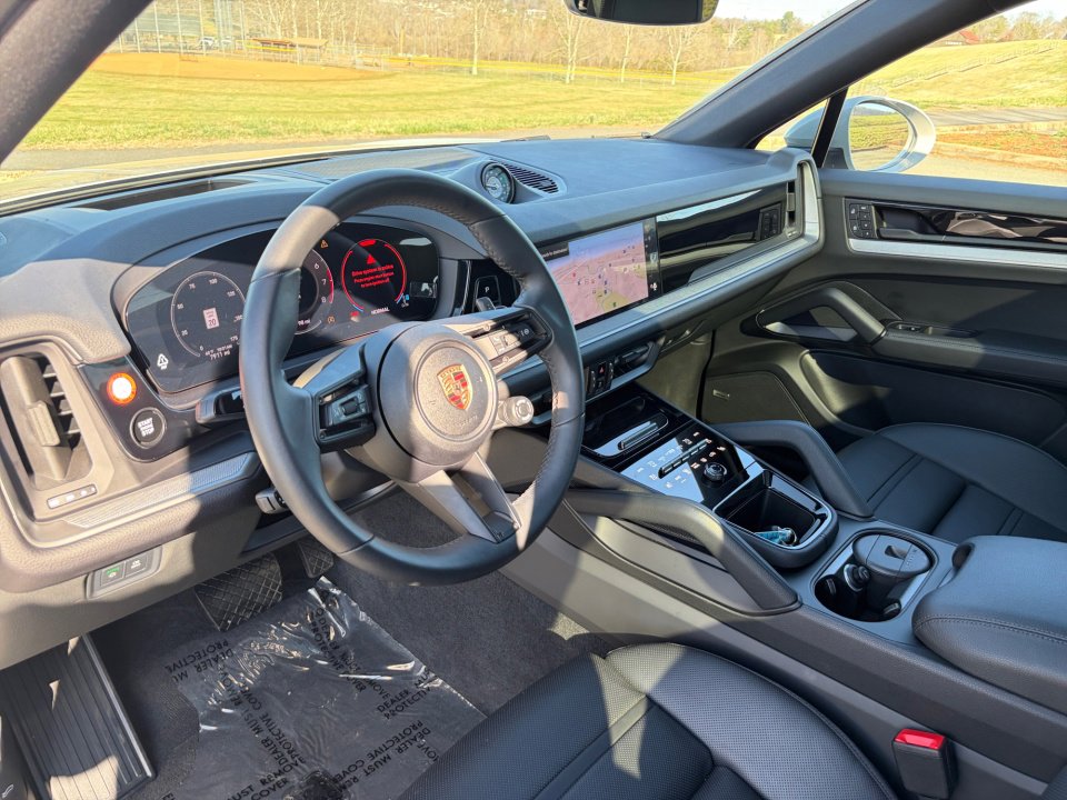 Certified 2025 Porsche Cayenne Coupe image 15