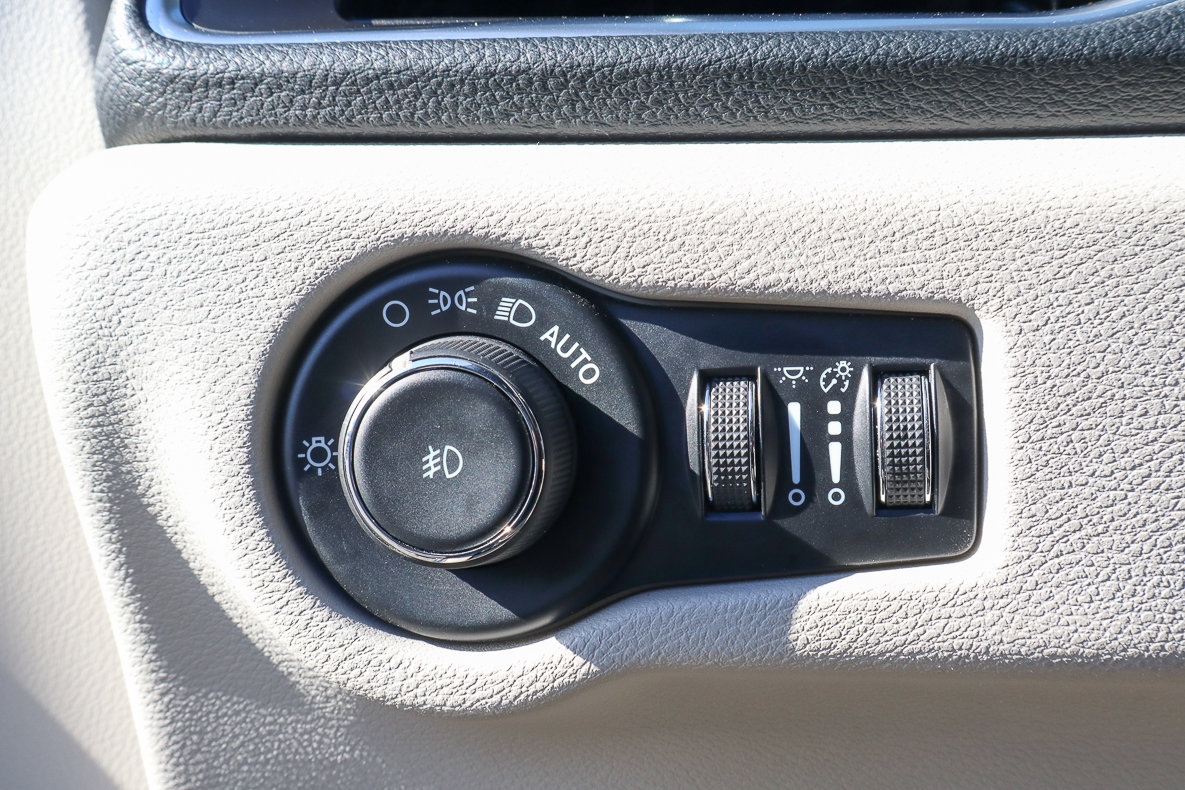 Used 2023 Chrysler Pacifica Limited image 16