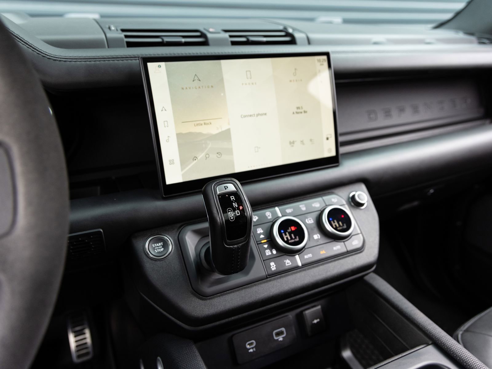 Used 2024 Land Rover Defender 90 Carpathian Edition image 13