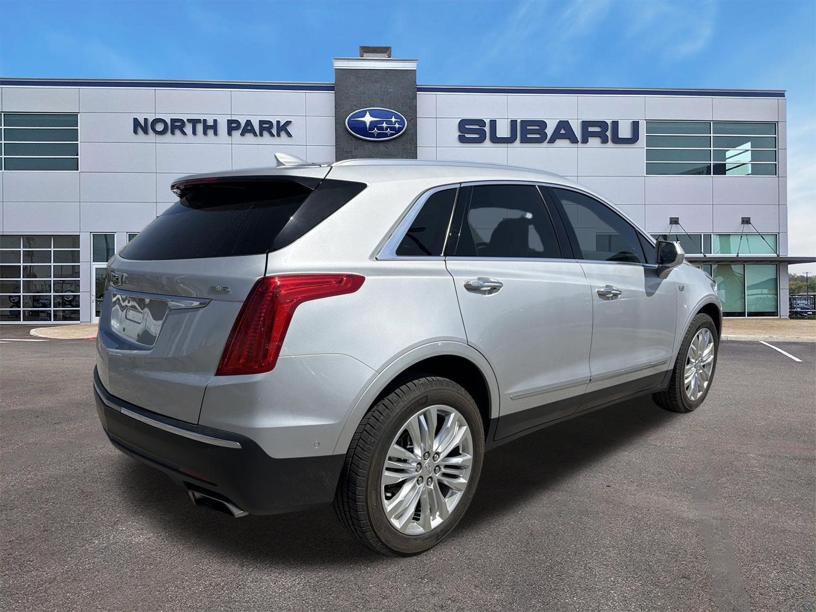 Used 2019 Cadillac XT5 Premium Luxury w/ Driver Assist Package FWD image 3