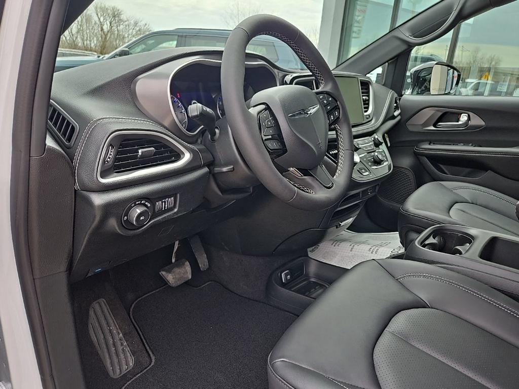 New 2026 Chrysler Pacifica Select w/ S Appearance Package FWD image 33