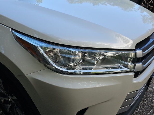 Used 2018 Toyota Highlander XLE AWD/4WD image 28