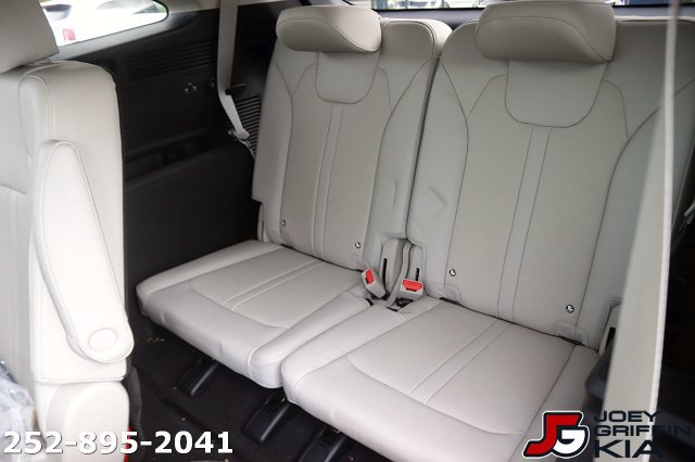 Certified 2025 Kia Sorento EX w/ Panoramic Sunroof Package FWD image 16