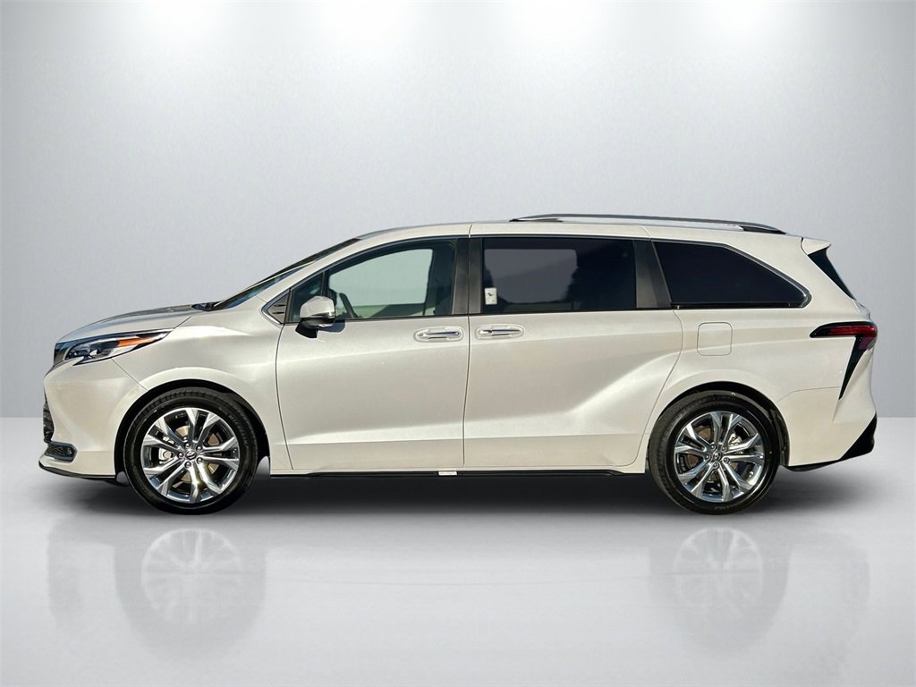 Used 2023 Toyota Sienna Platinum image 8