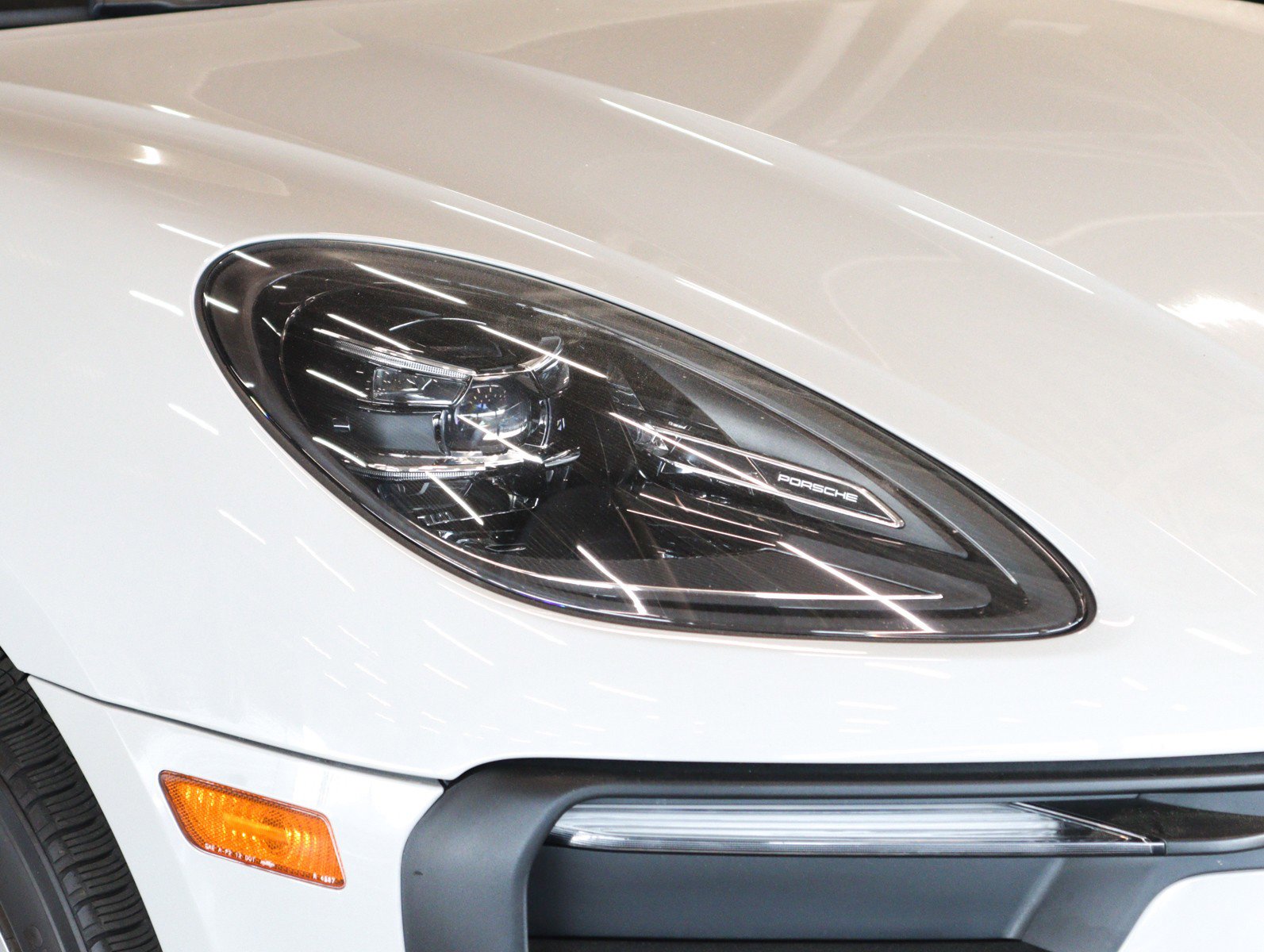 Certified 2023 Porsche Macan image 25