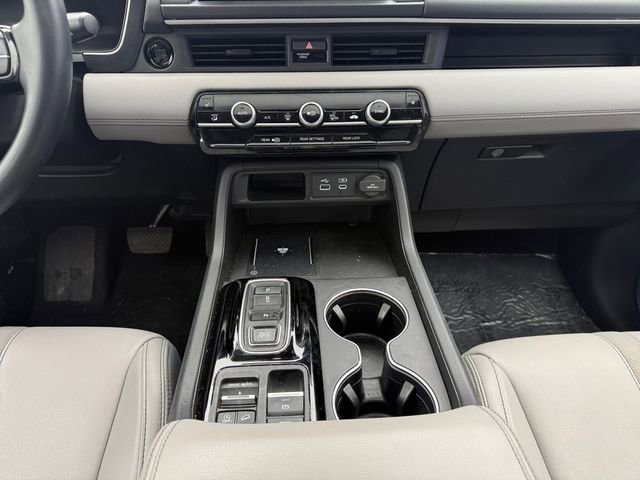 Certified 2025 Honda Pilot Touring image 11