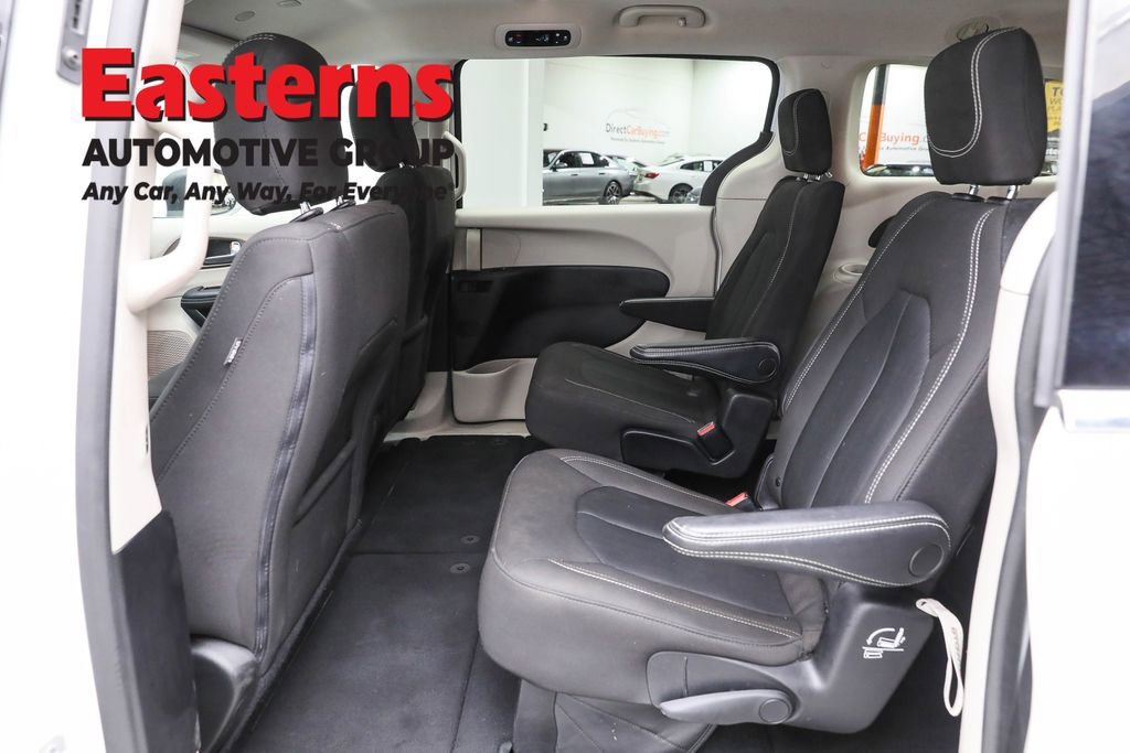 Used 2023 Chrysler Voyager LX image 21