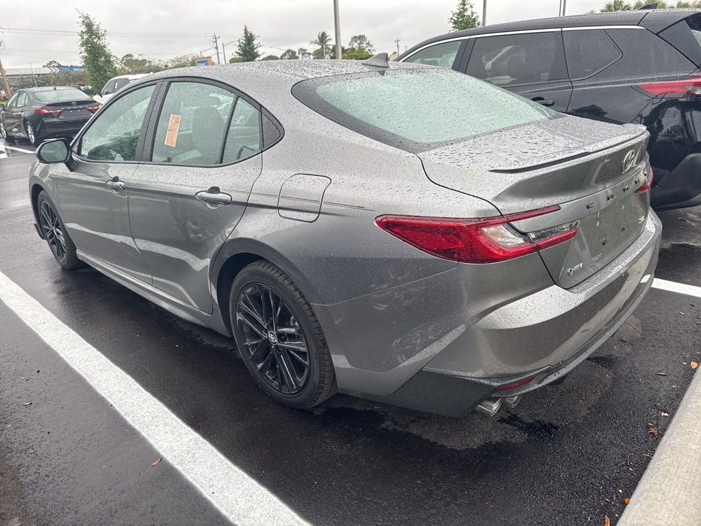 Used 2025 Toyota Camry SE image 5