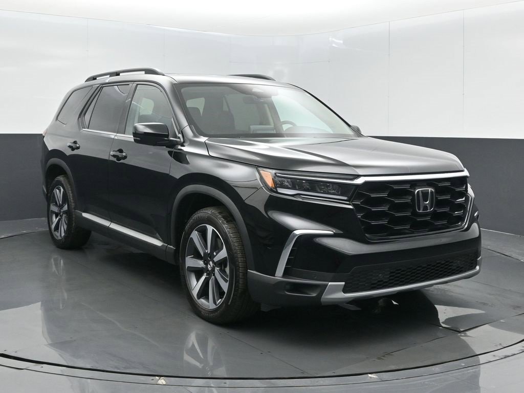 Certified 2025 Honda Pilot Touring image 2