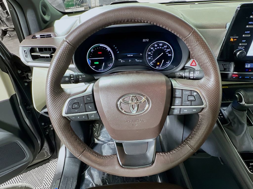 Certified 2024 Toyota Sienna Platinum FWD image 11