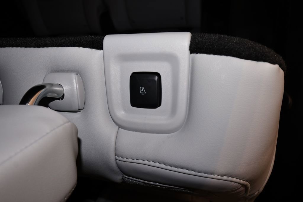 New 2026 Ford Explorer Platinum image 17