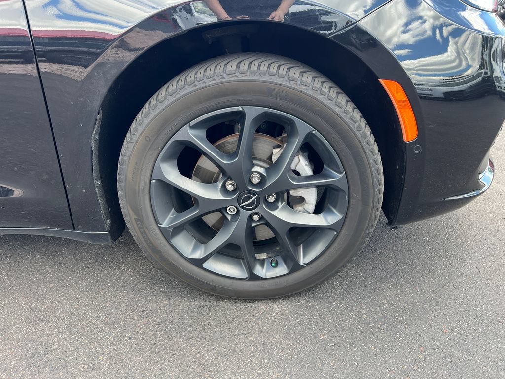 Used 2021 Chrysler Pacifica Touring-L w/ Premium & Safety Sphere Group AWD/4WD image 18