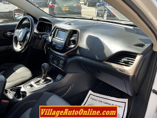Used 2017 Jeep Cherokee Sport w/ Cold Weather Group FWD image 33
