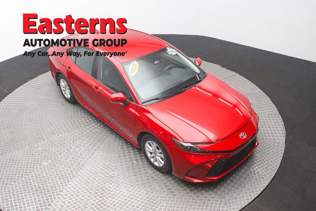 Used 2025 Toyota Camry LE image 3