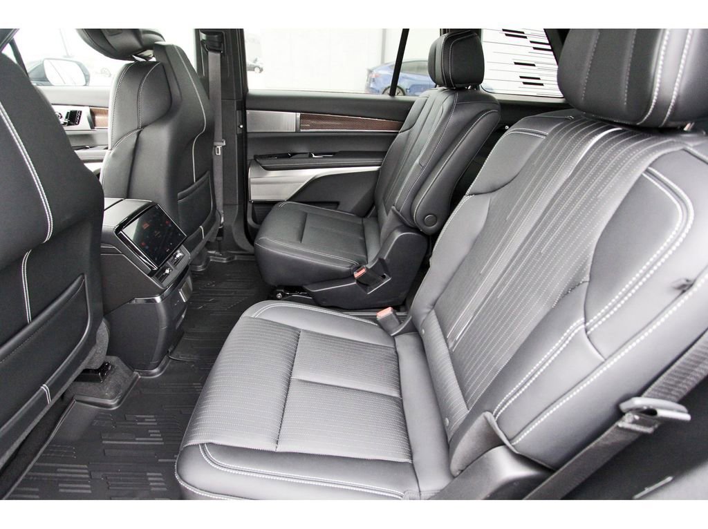 New 2026 Cadillac Vistiq Luxury AWD/4WD image 7