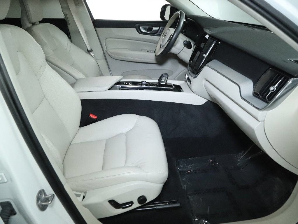 Used 2024 Volvo XC60 B5 Plus AWD/4WD image 36