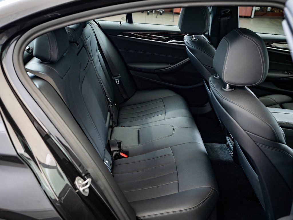 Used 2023 BMW 540i w/ M Sport Package RWD image 36