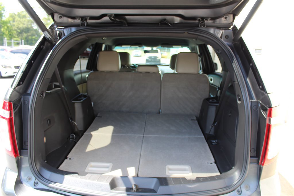 Used 2015 Ford Explorer XLT w/ Equipment Group 202B FWD image 15