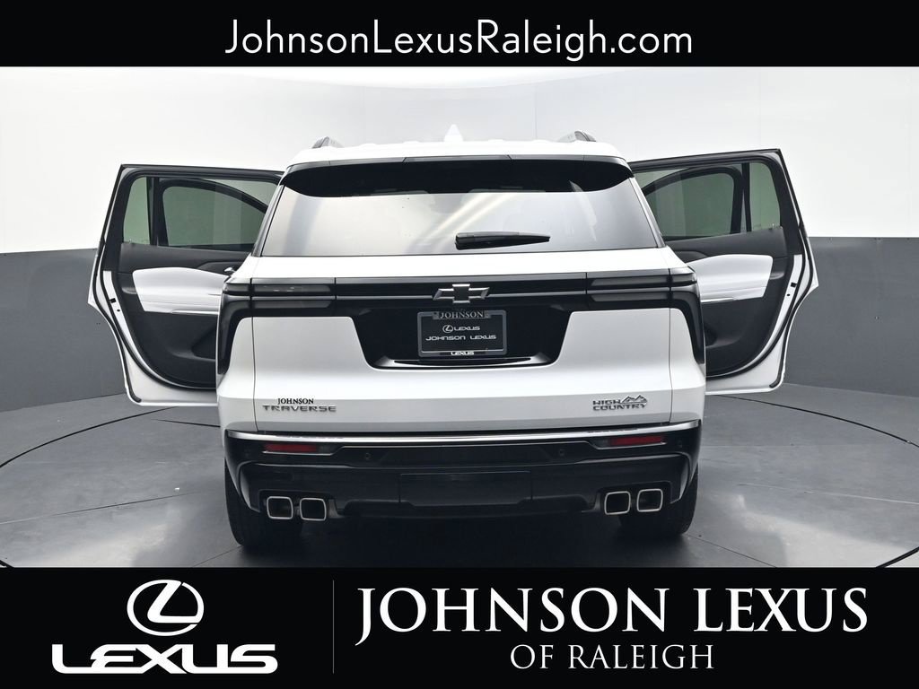 Used 2025 Chevrolet Traverse High Country FWD image 34
