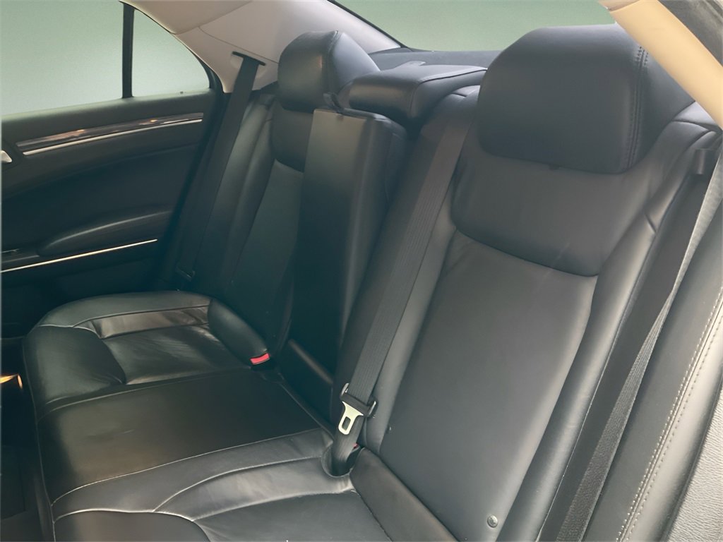 Used 2017 Chrysler 300 Limited image 13