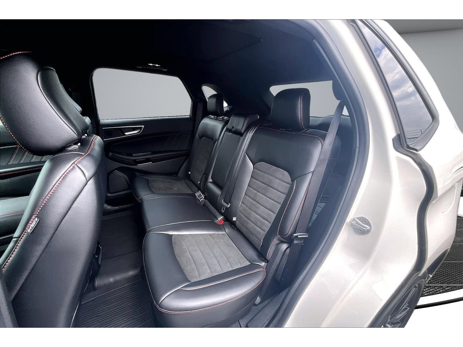 Used 2022 Ford Edge ST-Line w/ Class II Trailer Tow Package AWD/4WD image 32