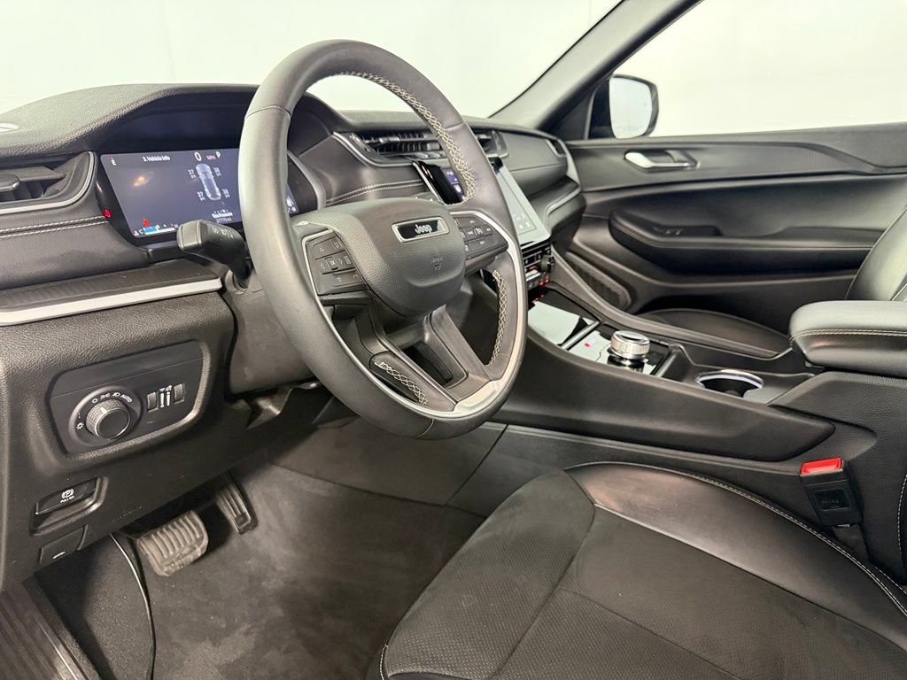 Certified 2024 Jeep Grand Cherokee Altitude AWD/4WD image 12