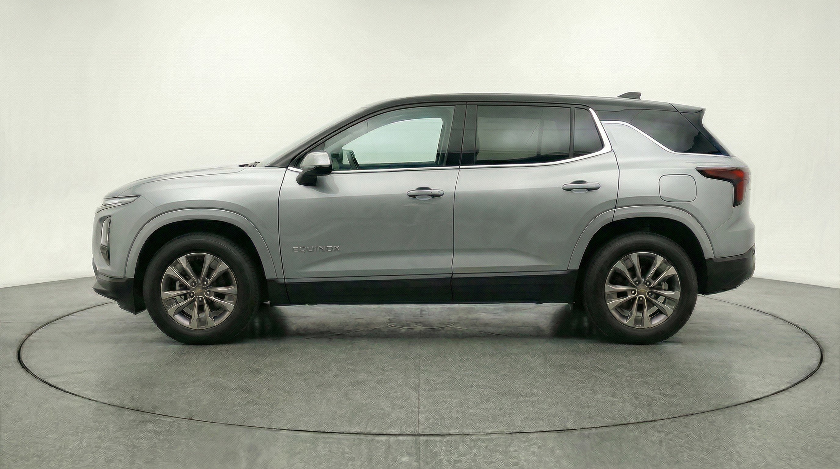 Used 2025 Chevrolet Equinox LT FWD image 5
