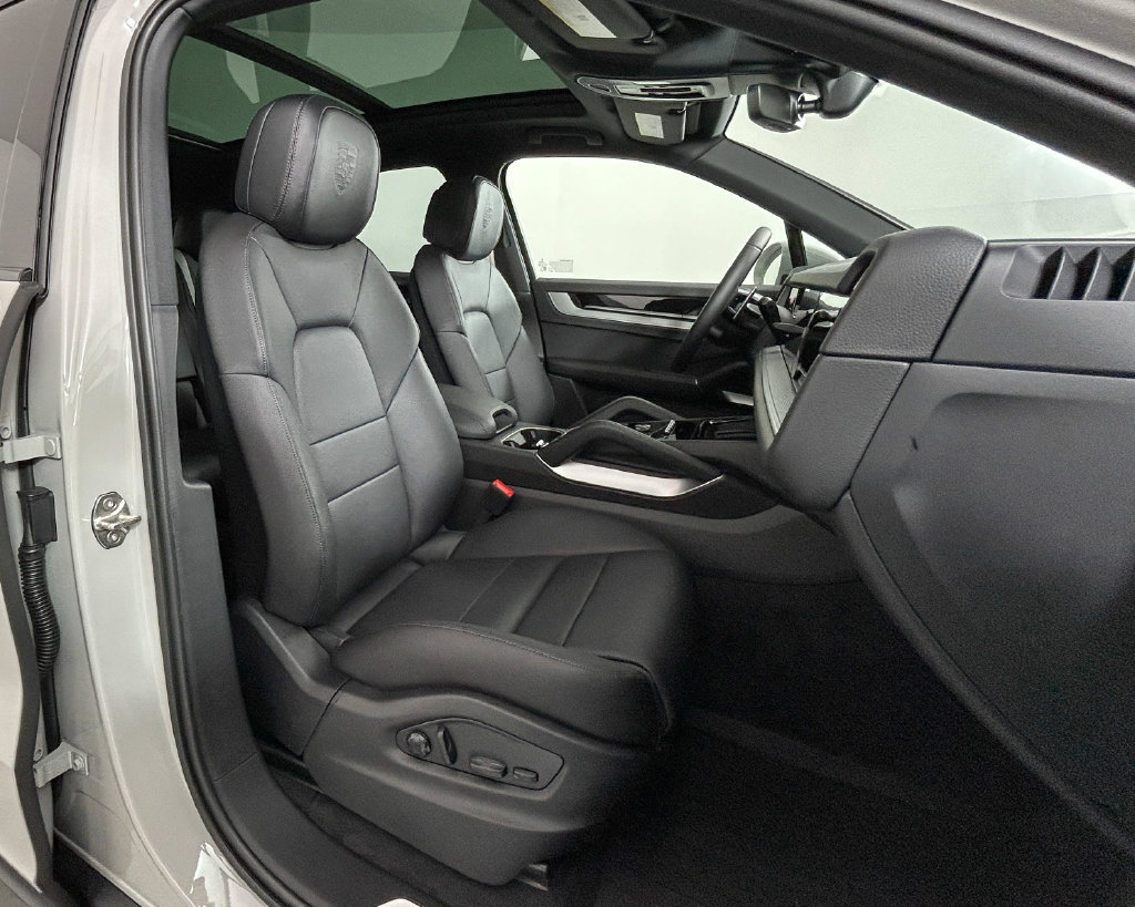 New 2026 Porsche Cayenne AWD/4WD image 23