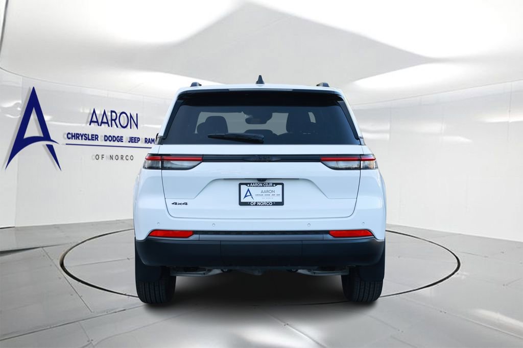 New 2026 Jeep Grand Cherokee Altitude AWD/4WD image 3