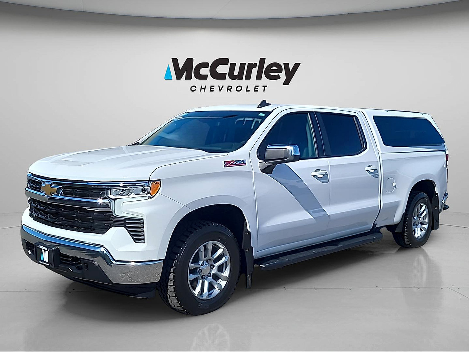 Used 2022 Chevrolet Silverado 1500 LT AWD/4WD image 3
