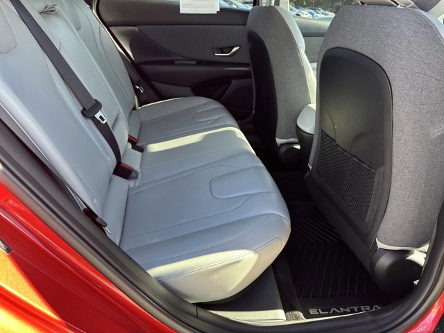 Used 2021 Hyundai Elantra Limited image 18