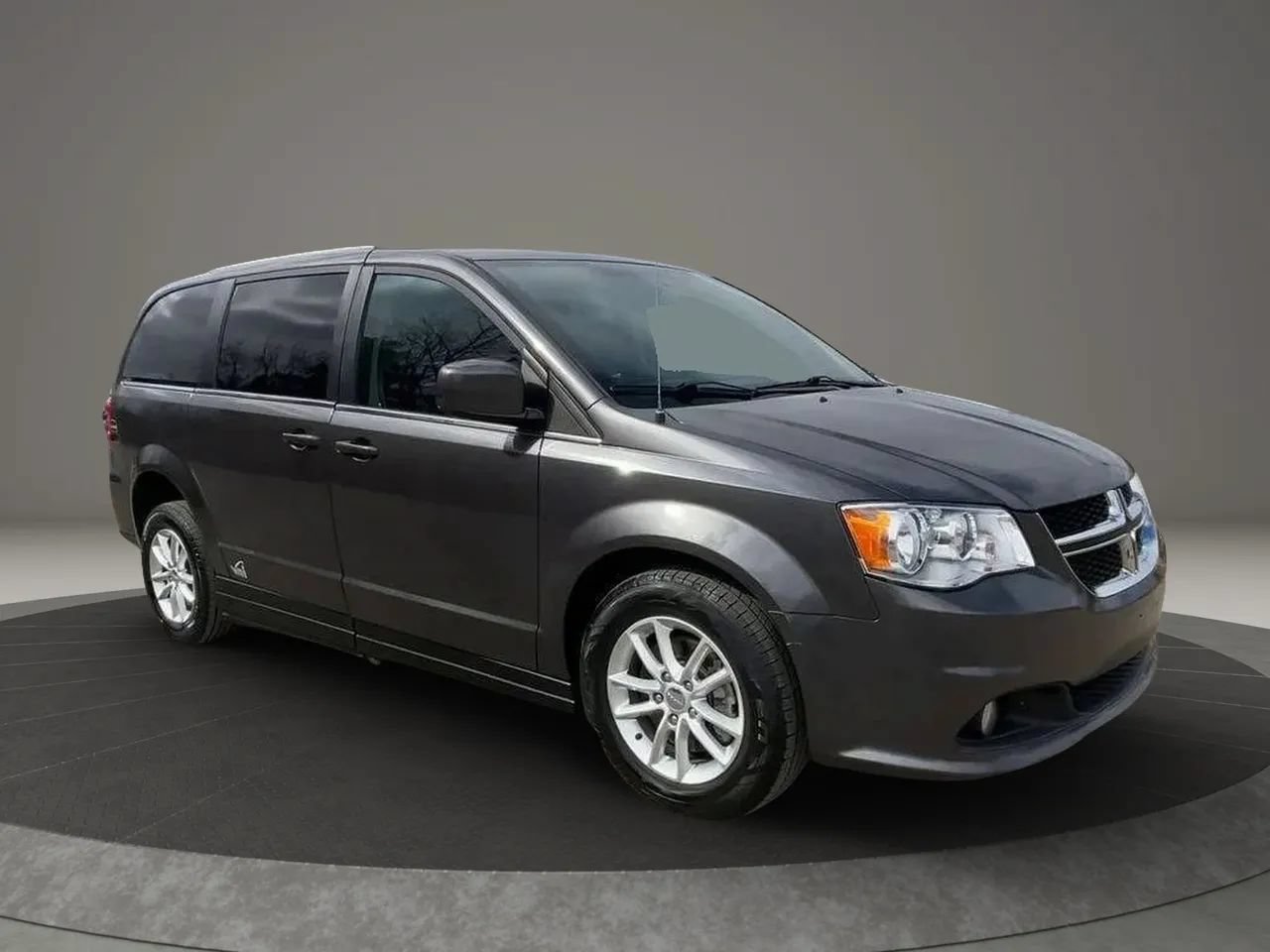 Used 2018 Dodge Grand Caravan SXT FWD image 30