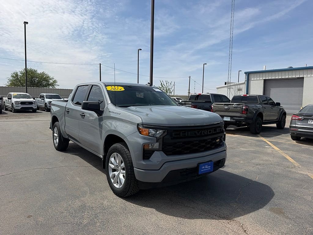 Used 2024 Chevrolet Silverado 1500 Custom image 3