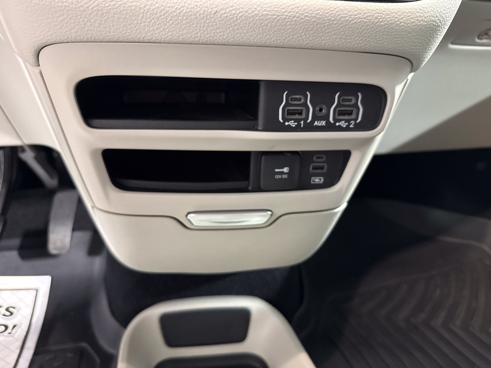 Used 2022 Chrysler Pacifica Touring-L AWD/4WD image 37