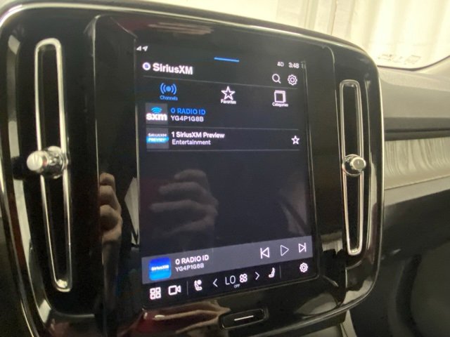 Used 2025 Volvo XC40 B5 Core image 21