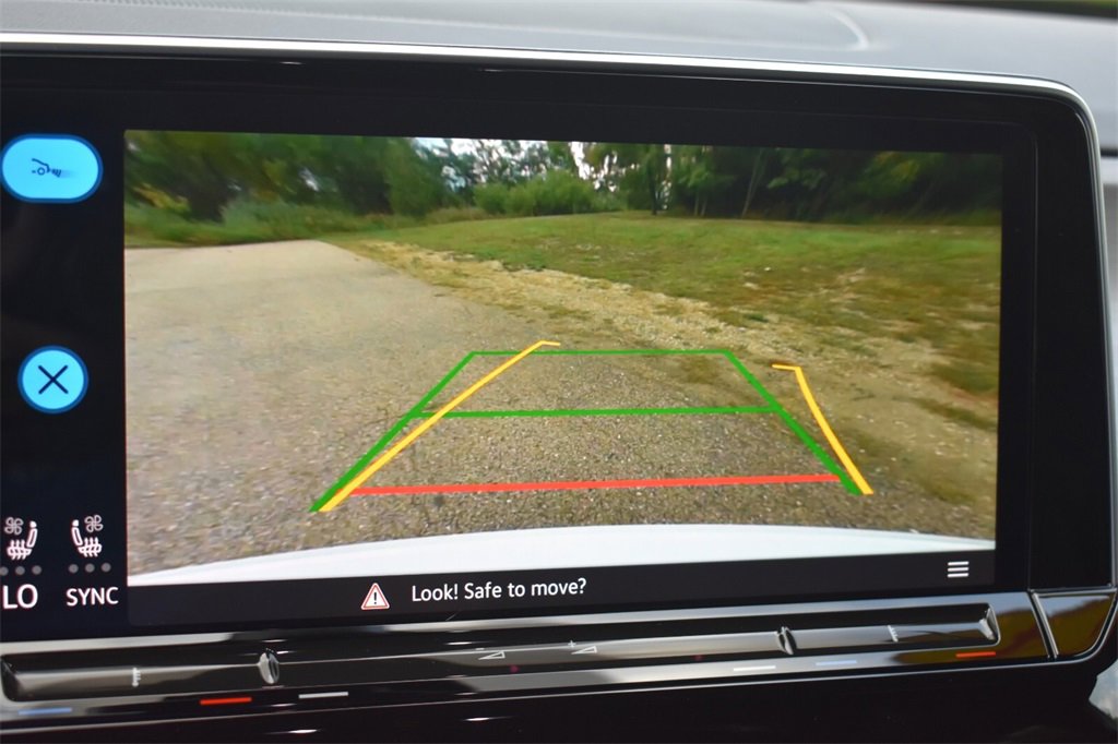 Used 2024 Volkswagen Atlas Cross Sport SE image 33